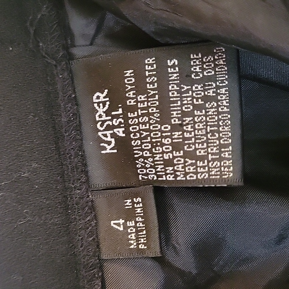 Kasper red and black pantsuit 4 - Picture 11 of 11
